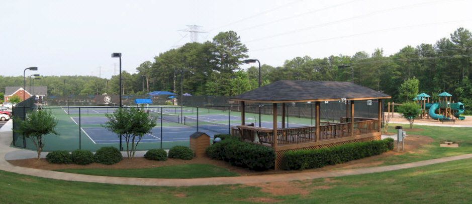 Brookstone Offer 1st Rate Tennis Courts